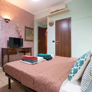 Colorful Yard Bed & Breakfast Roma